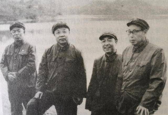 原创            四位将领的一张合影中，韩先楚低调站边上，C位站的是谁？