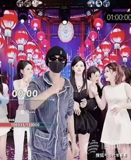 原创            劣迹网红“祁天道”蒙面复出，现身旗下艺人直播间，自称月入数百万