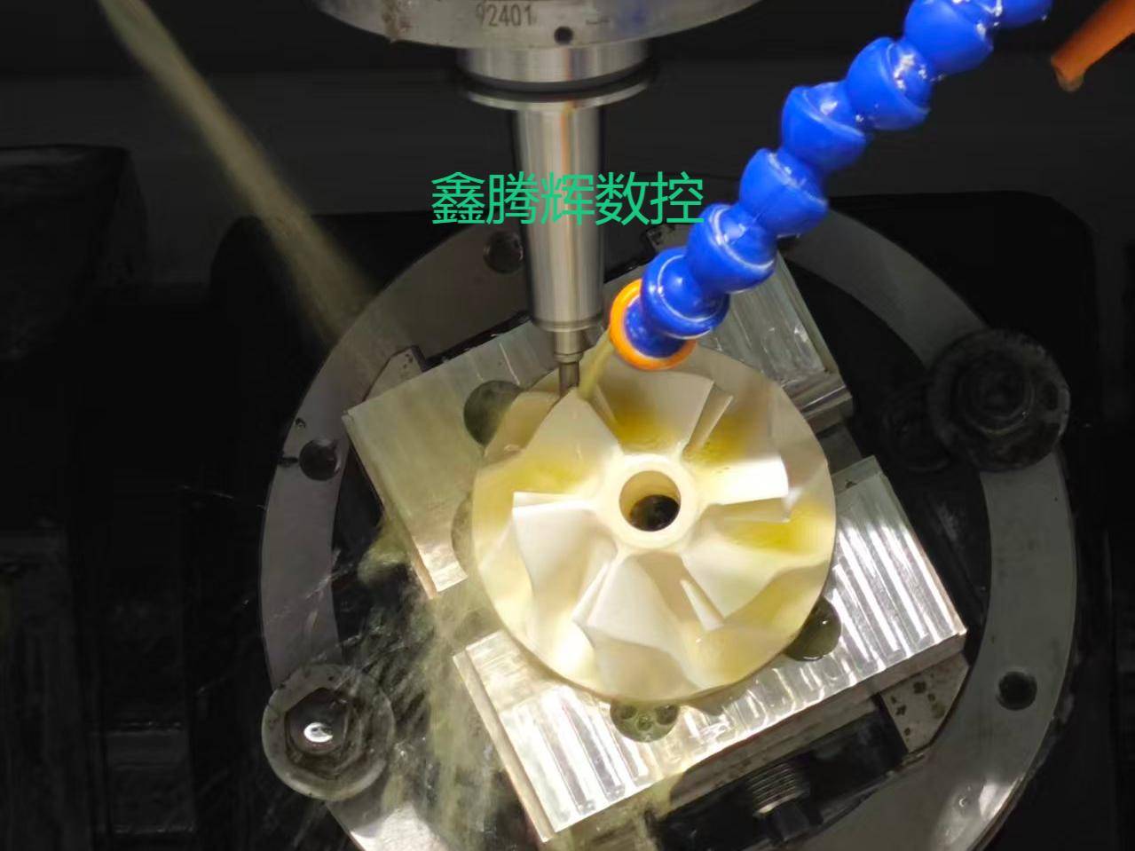 鑫腾辉陶瓷精雕机：破解硬脆陶瓷加工困局