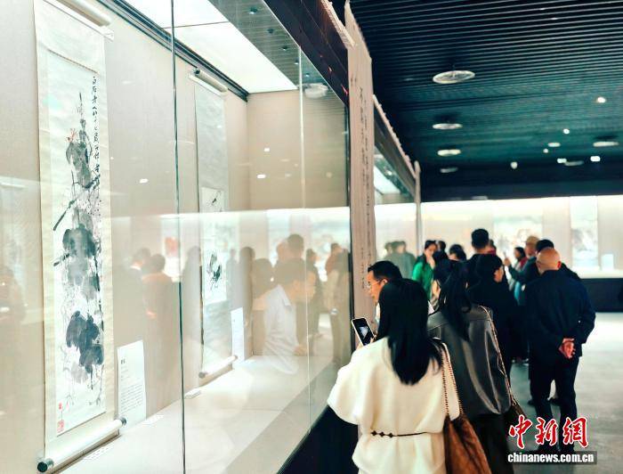 “冬墨凝香——中国近现代艺术大师精品展”在厦门开展