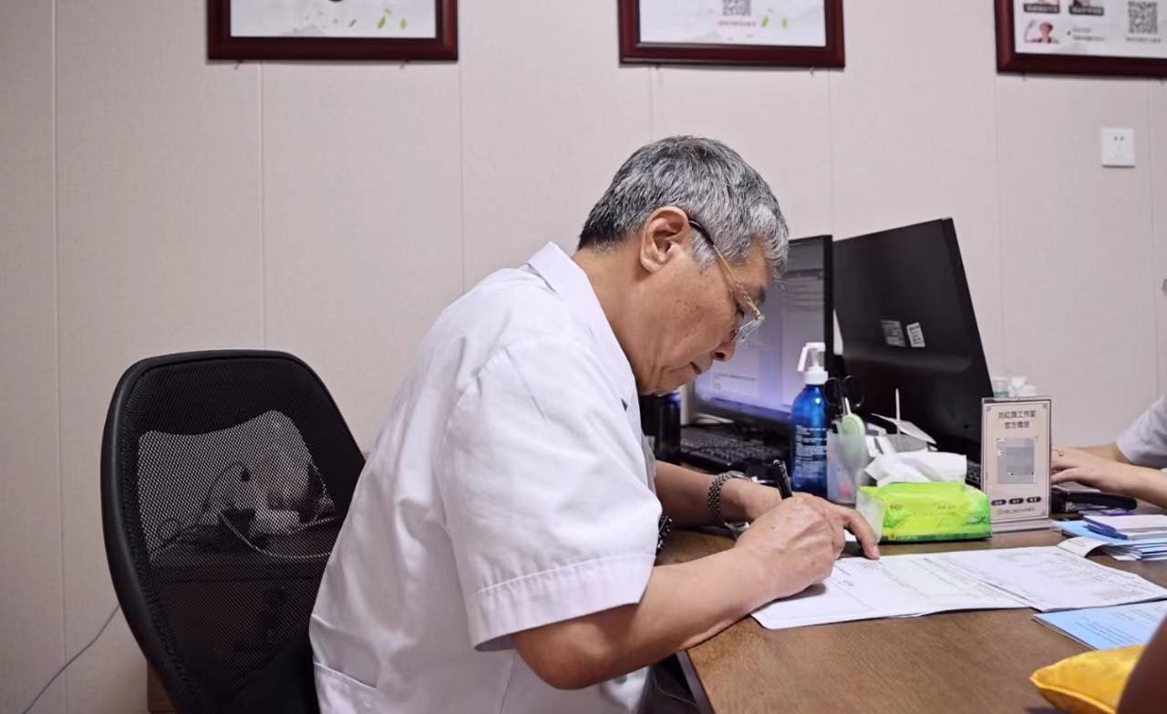 刘红旗出诊北京融科甲状腺，辨证施治，破解甲状腺复发困局