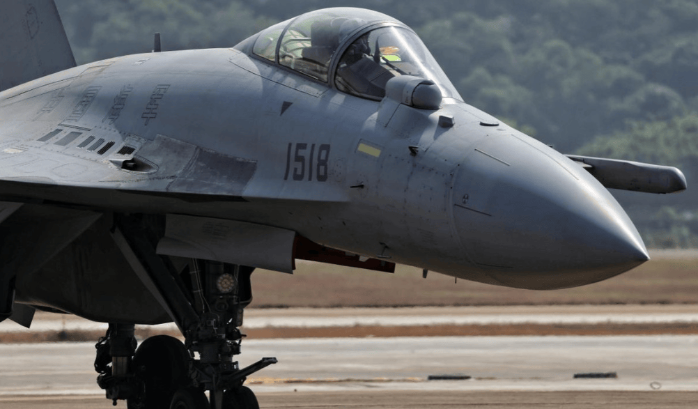 原创            日本披露细节！歼15截获F15距离让人难以置信，这么远就锁住了