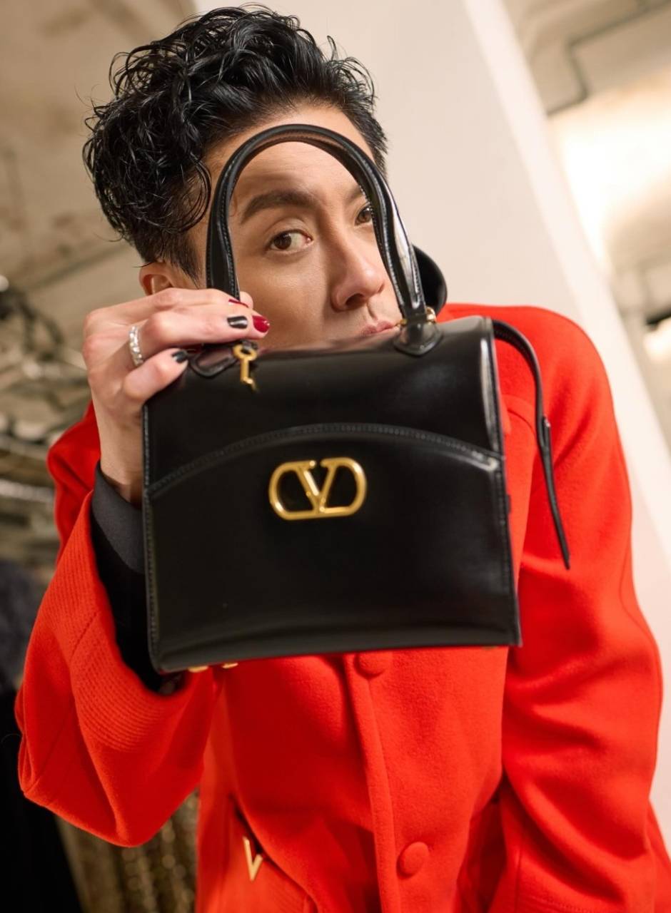 原创            TVB男星疑曝光新恋情，与神秘短发女街头表现亲昵，曾扬言不需要有后代