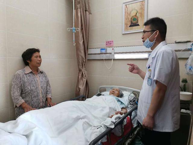 67岁大妈肝癌晚期，回家后天天大鱼大肉，坚决不治疗：不就是癌么