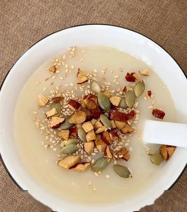 女人过了40岁，多吃这四样补充雌激素，皮肤光滑，面色更红润