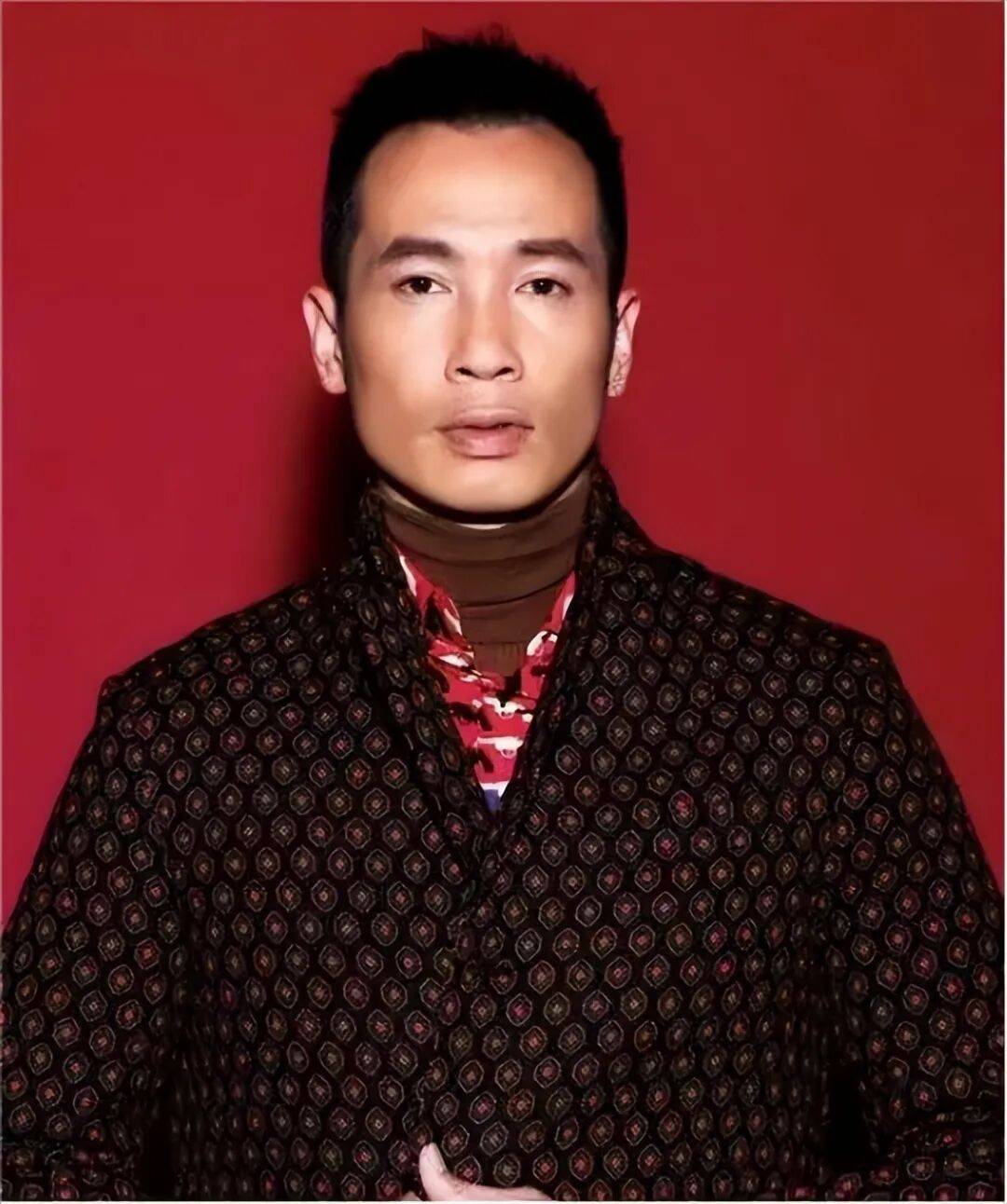 TVB视帝为提升财运？住月租16万风水屋，太太被指圆润不少