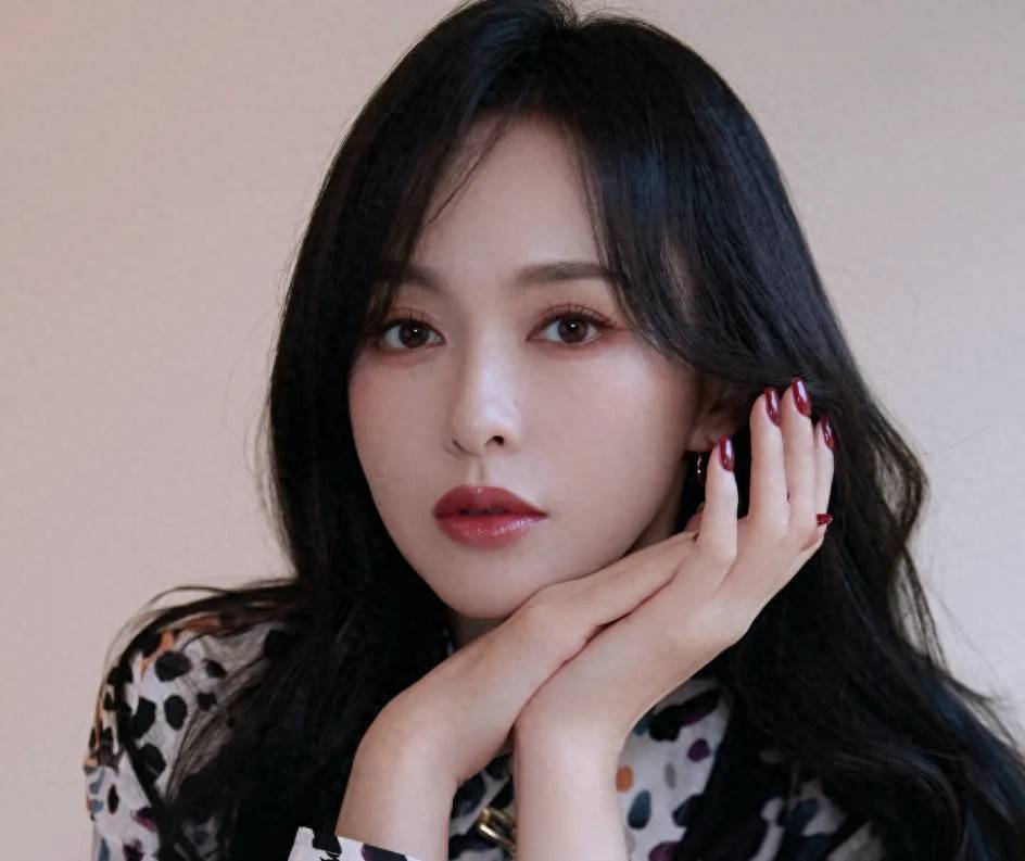 唐嫣最新行程引粉丝担忧，罗晋新剧却冲第一，夫妻事业调转了!