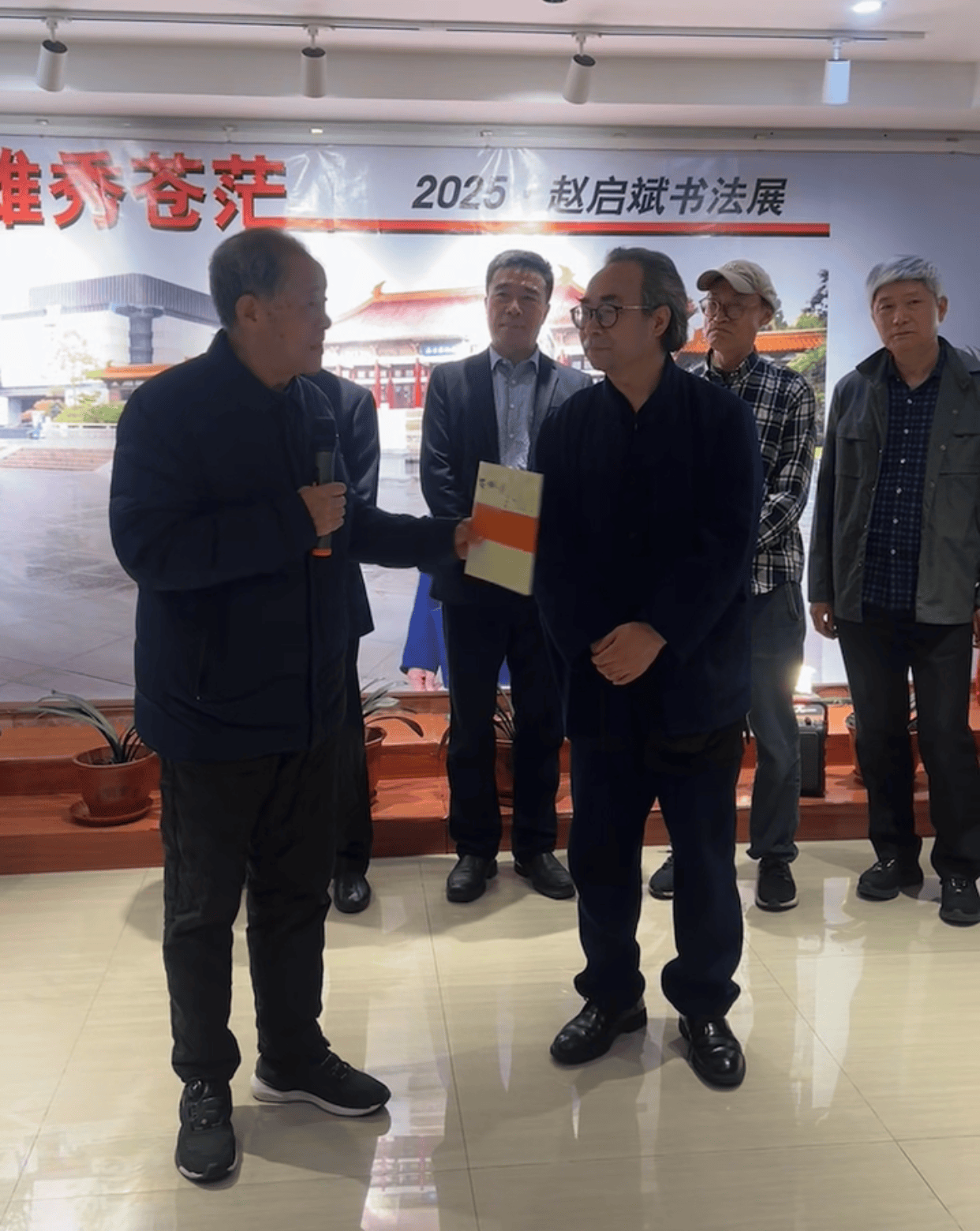 葛韬先生应邀出席著名书法家赵启斌书法展