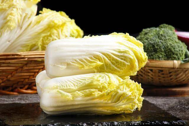 冬天劝你多吃白菜，防癌、通便、抗衰老！但吃的时候要注意这几点