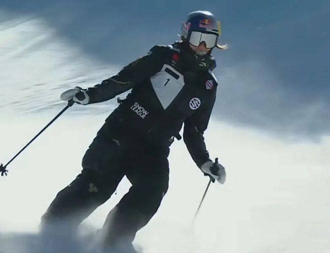 原创            谷爱凌雪盟联赛中国站夺金，收获赛季首冠，过去一年屡受伤病困扰