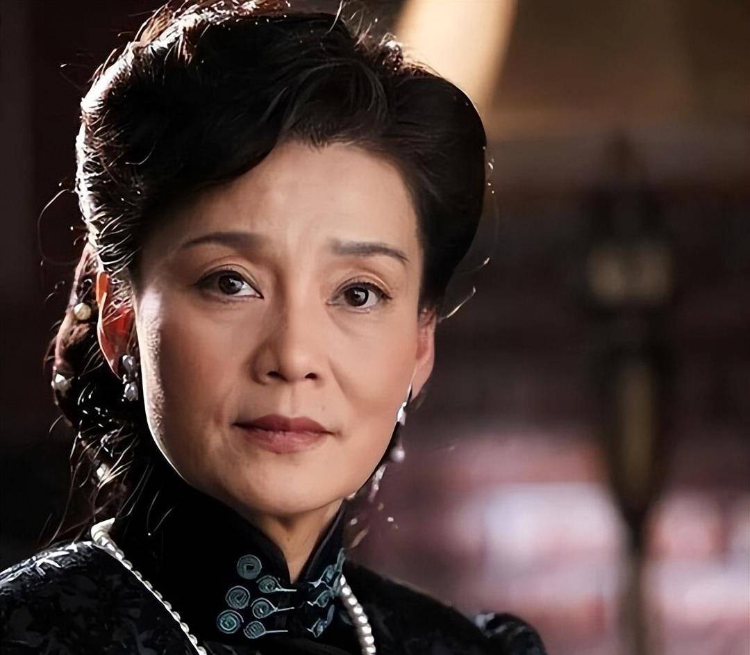 原创            71岁潘虹最新动态曝光！未婚无子，如今变成了这样！