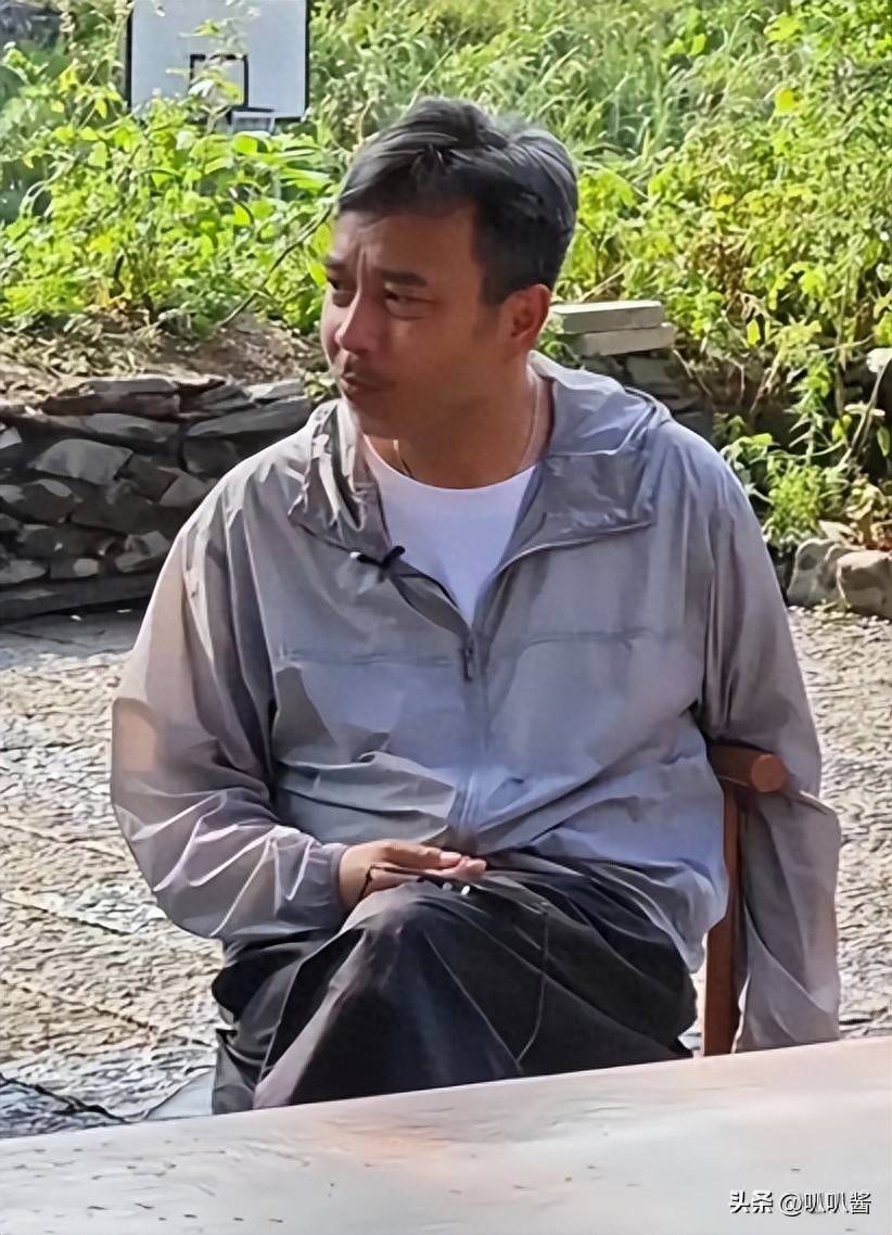 原创            51岁汪涵现状：常年居住在长沙，穿人字拖嚼槟榔，大烟斗不离身