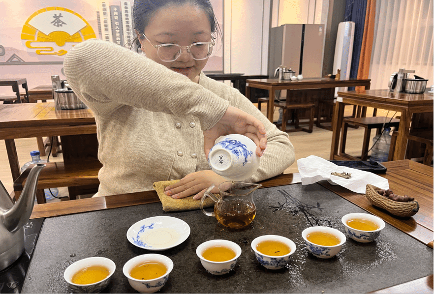 吕文扬品茗探寻源故事传承千年茶道