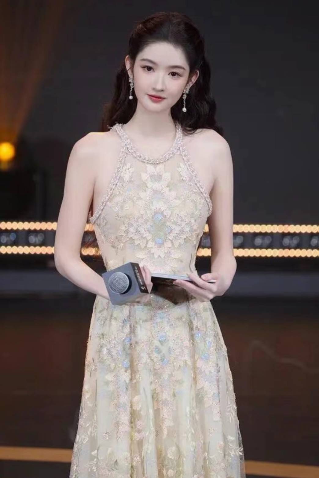 原创            她主持专业，情商高，笑点足，王玉雯口碑封神了