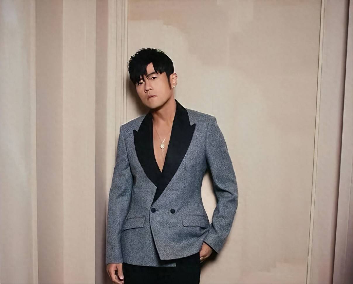 46岁周杰伦不输F4，钟汉良频繁秀肌肉，4位中年男星摆脱油腻!