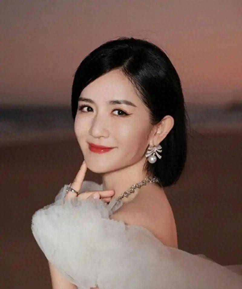 谢娜秋晚主持不到72小时，担心事频发，央视良苦用心不该被辜负