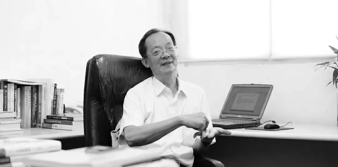 王迅不幸逝世，官网已变黑白