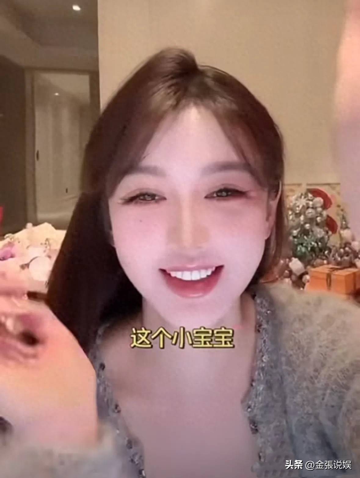 原创            叶珂耐心耗尽了，女儿啼哭不耐烦捂耳朵，黄晓明妈妈只管杨颖儿子