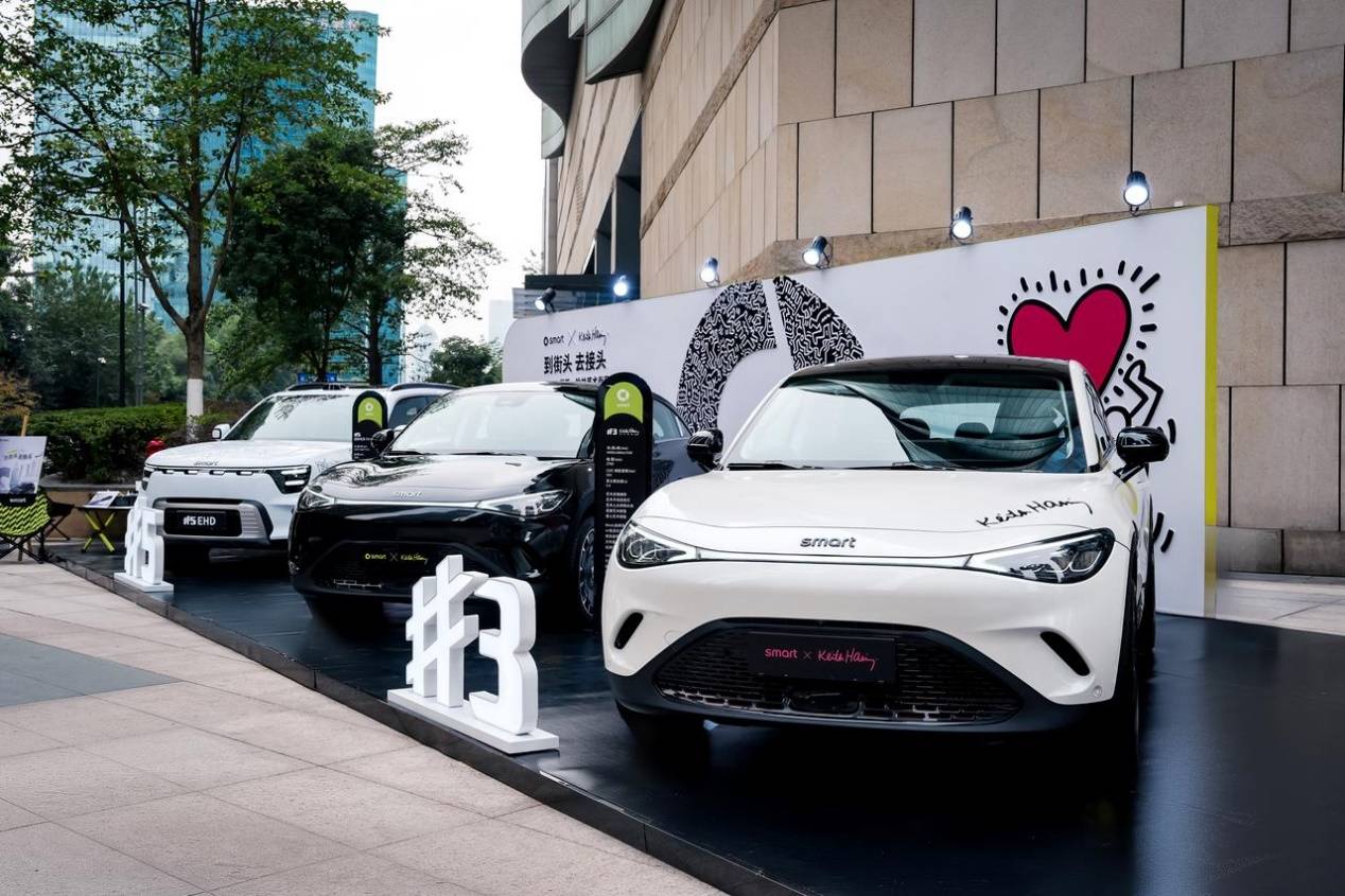 smart × Keith Haring艺术街区空降杭州