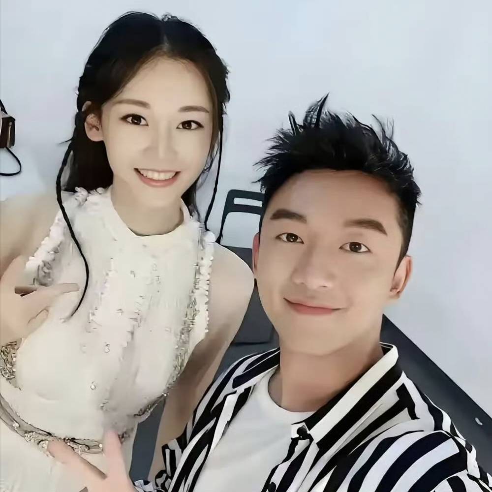 三年抱仨！苗苗郑恺把婚姻过成“倍速版”育儿综艺