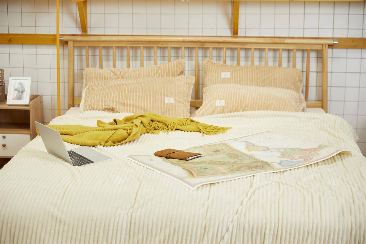 原创            男人明明断联了一段时间，又主动联系你，多半是以下目的