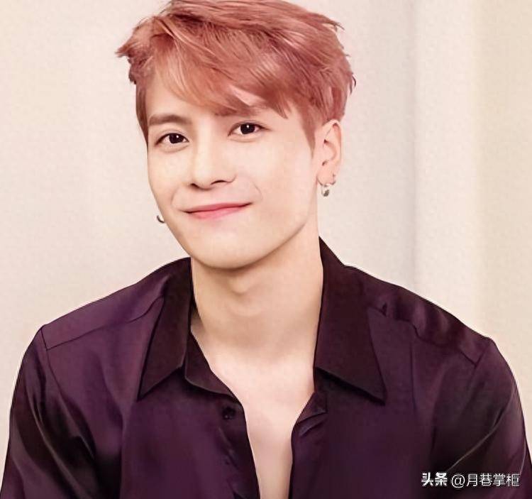 原创            31岁王嘉尔自爆自己解决需求，耿直回答圈粉无数，走上另一条道路