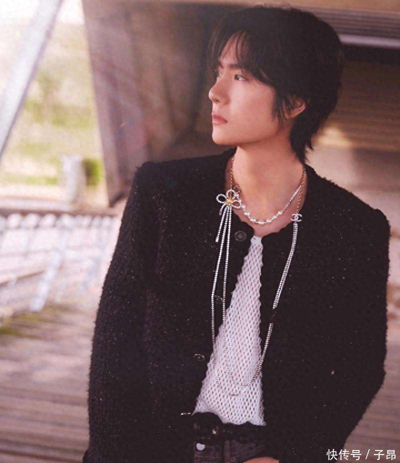 王一博：当代社恐顶流的反围观生存指南！躲镜头比玩滑板还溜