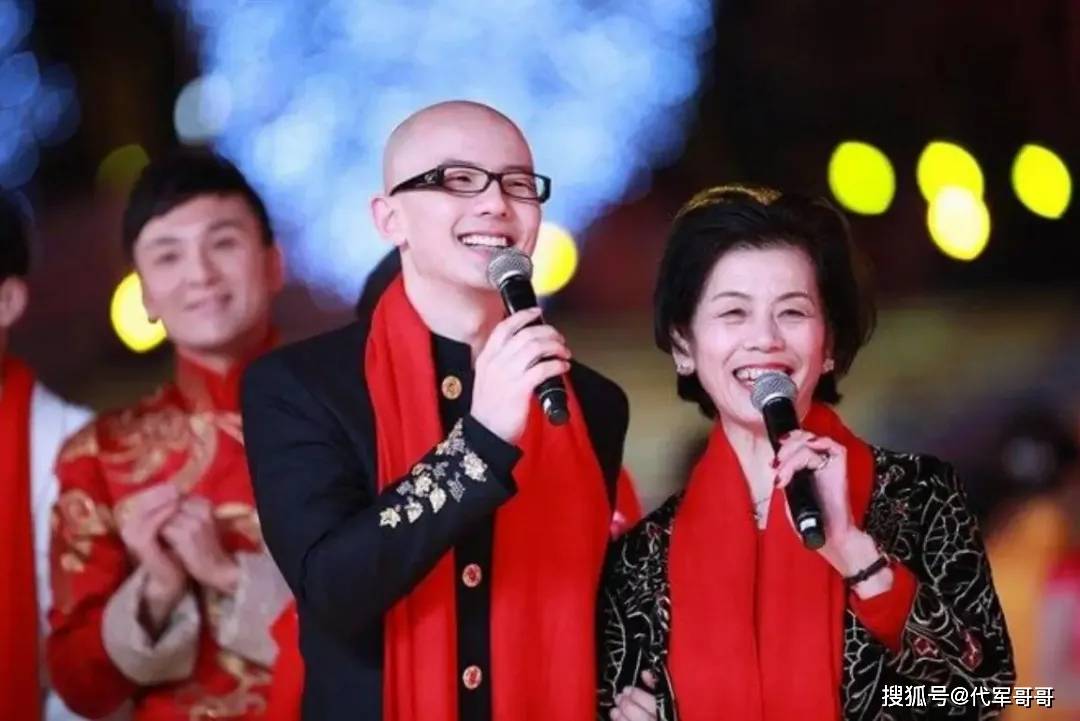 原创            歌手平安：曾是央视宠儿5登春晚，隐婚生子，如今怎么很少露面了？