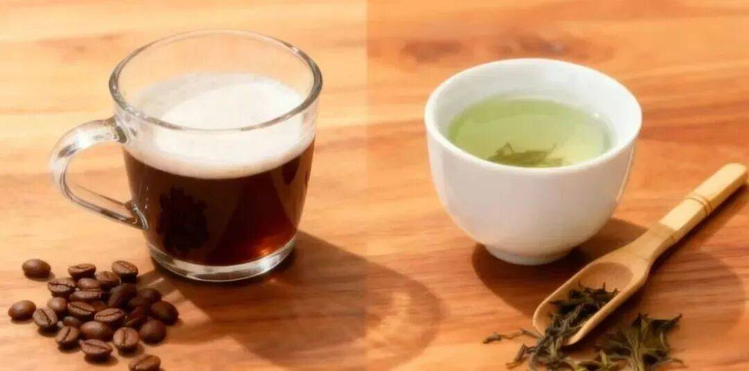 喝茶VS喝咖啡，谁才是“护心王者”？4大隐藏好处，喝对才养生