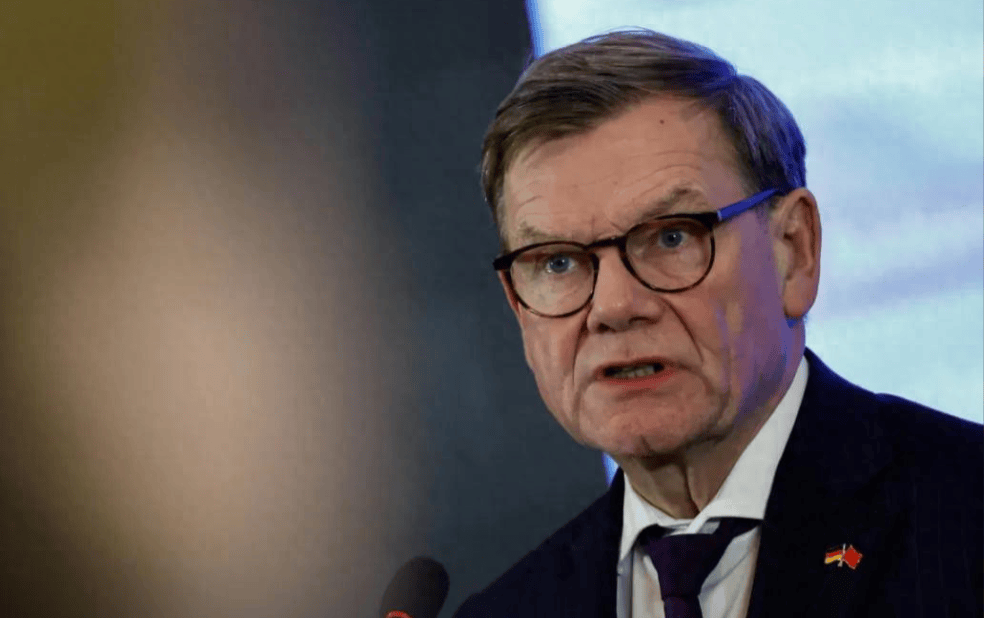 德外长访华结束还没缓过神，感叹中国领先全球，英国“急眼”只被回了4字