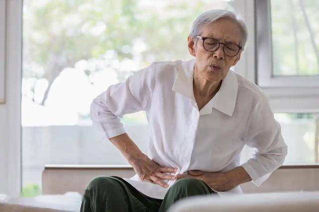 医生含泪苦劝：胃病不怕辣，更不怕饿，真正怕的是频繁做这4件事