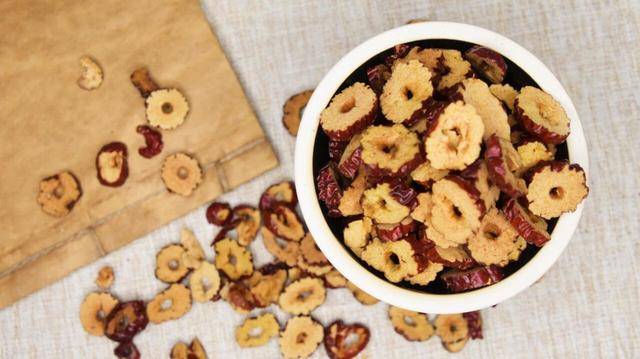 “穷人阿胶”被找到，建议女性朋友常吃，补血养颜，手脚不冰凉