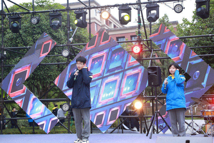 开放舞台、艺术作品展……这场校园艺术节，每个人都是主角