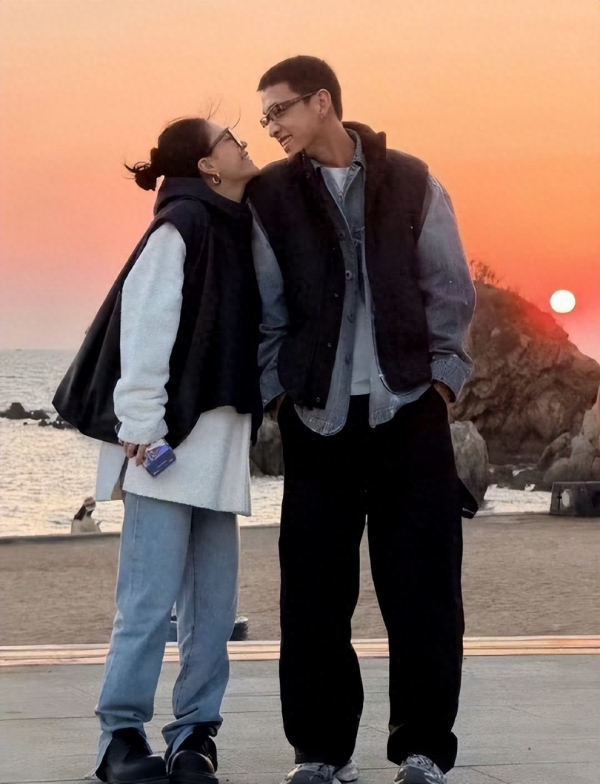 李嘉格离婚后官宣新恋情！新男友还是个小鲜肉，果然下一个更乖