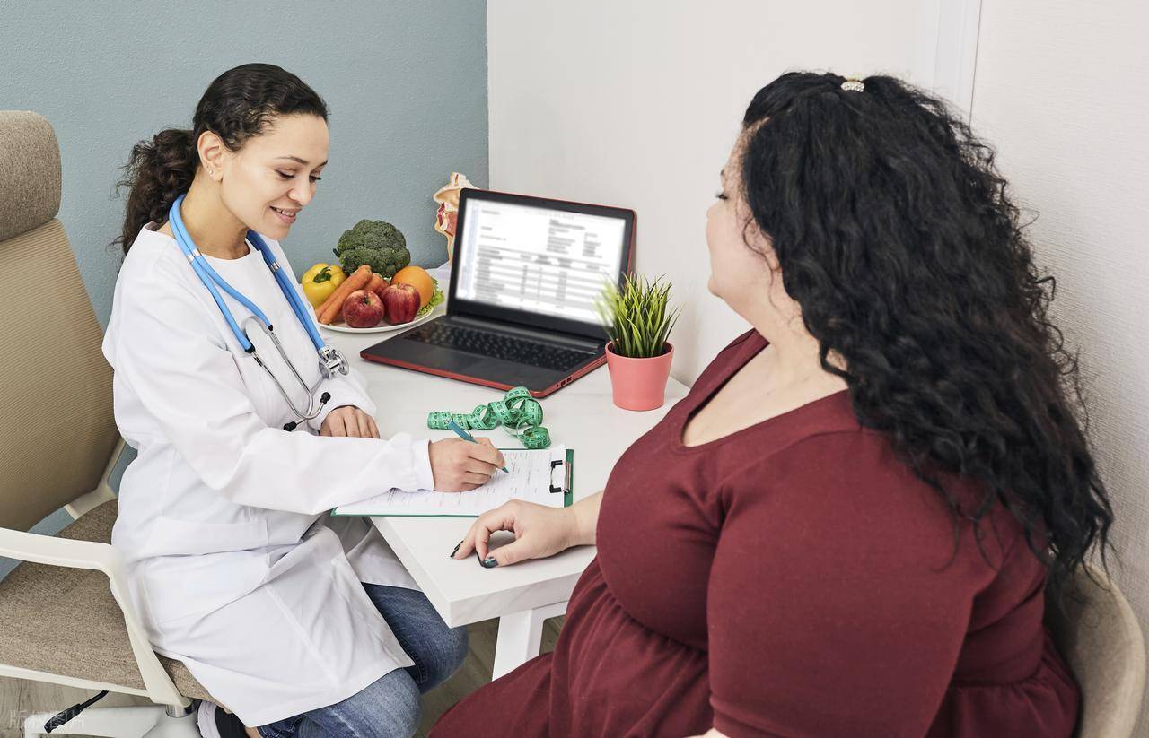 中康晟兴营养师解析：50岁女性科学减重的关键因素