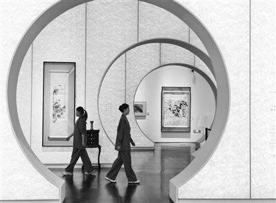 湾里当代艺术中心展出32位艺术家真迹