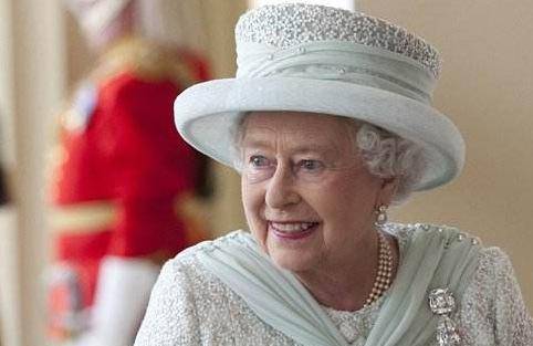原创            英国女王拥有的5大特权：出国不需要护照，享有终身豁免权