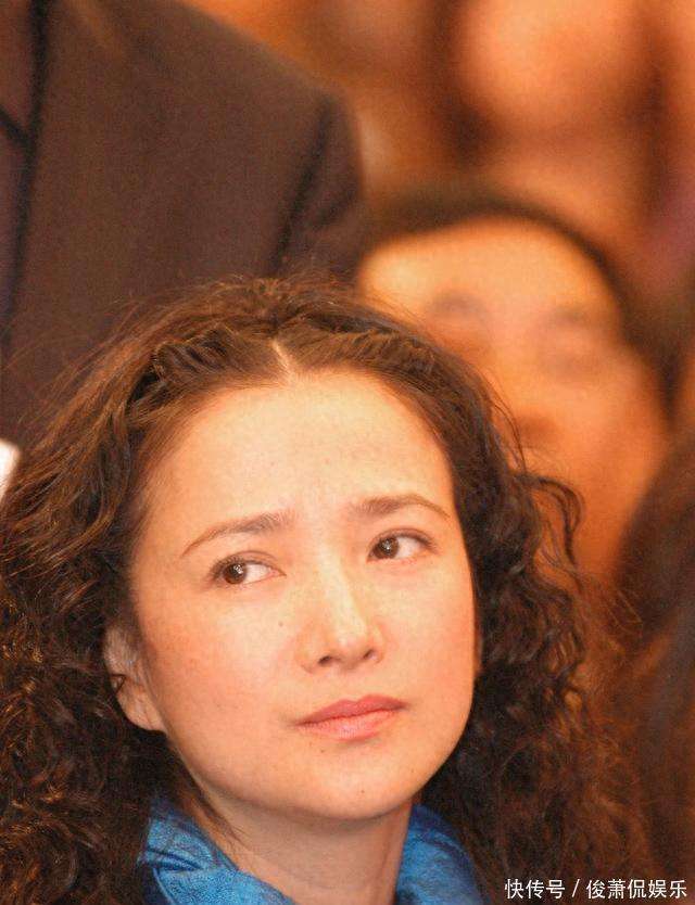 原创            何晴走得太疼，邻居发小追忆：送邻居鸡蛋，发小为她的退休金奔走