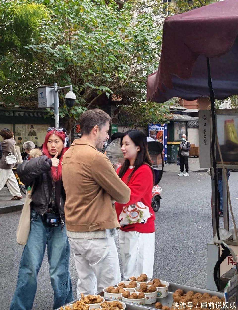 原创            高圆圆综艺遇替身质疑？综艺光替被误认，菜市场拍摄引争议