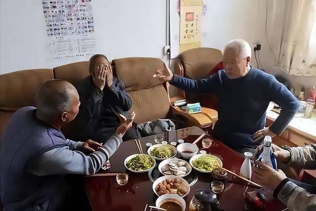 医生研究：男性若长期不喝酒，用不了多久，身体或出现4大改变