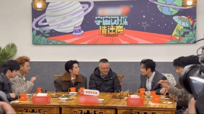 原创            77年生的黄晓明喊72年生的王鹤棣爸爸叔，辈分乱了，黄晓明真冻龄