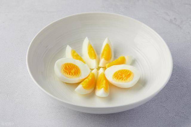 老年人早饭不能吃鸡蛋？医生劝告：早饭有5不要，早点了解少遭罪