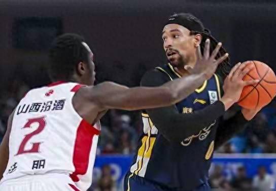 原创            献计换人！麦考尔崴脚拉伤，将缺席揭幕战，媒体人：签中锋裁小外