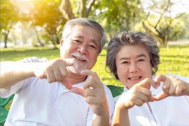 不管你是否相信，男性一旦过了55岁，基本会有这几种状态，要接受