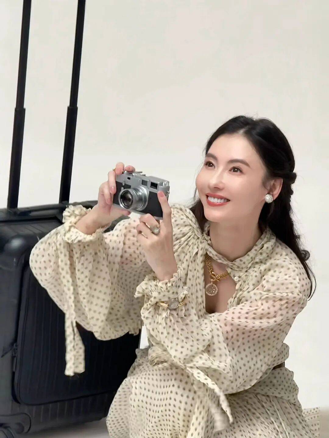 张柏芝称常被朋友背叛，现在只信任亲戚：家里人才是最安全的