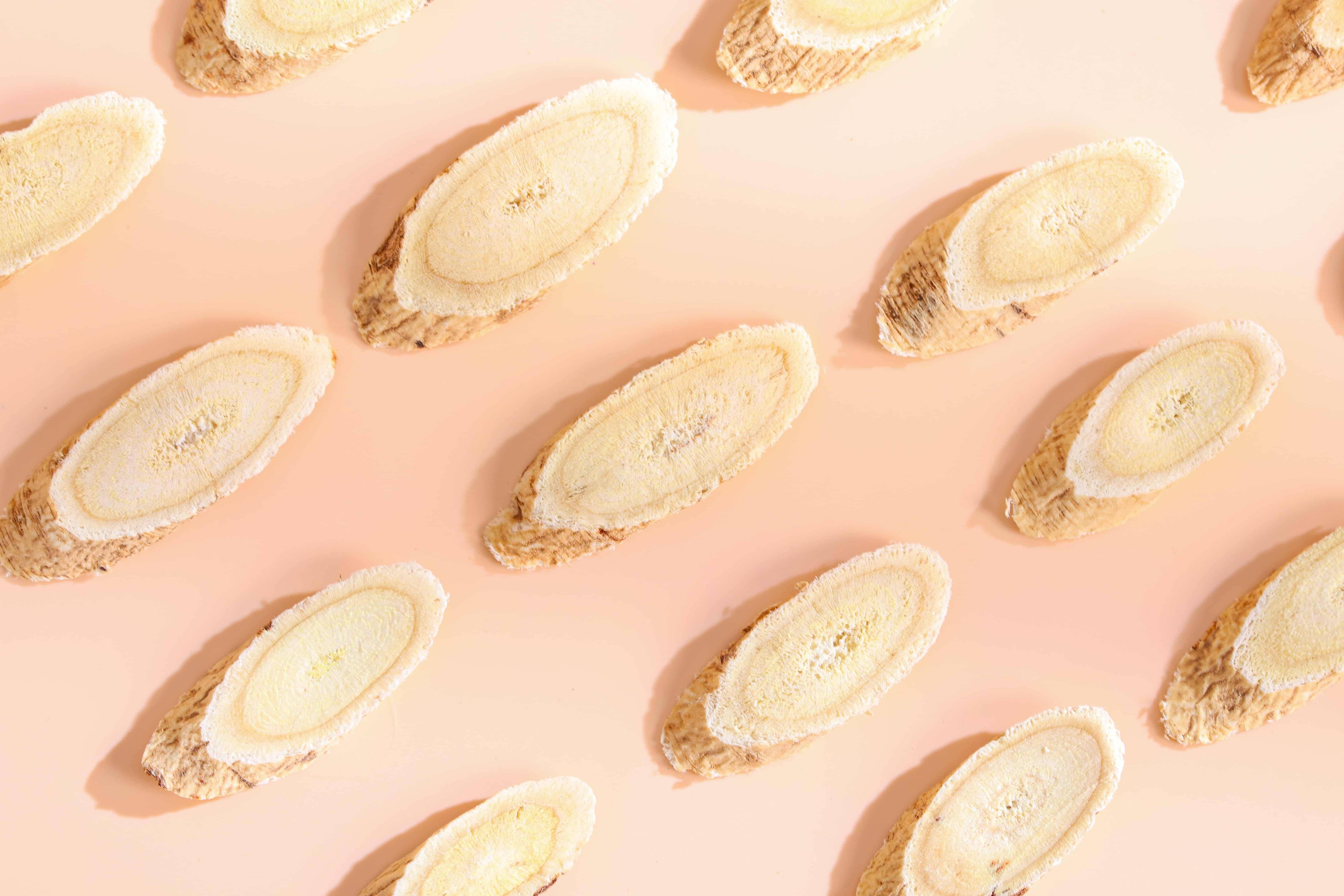 黄芪泡水功效与禁忌全解析：补气升阳，但这类人要慎用