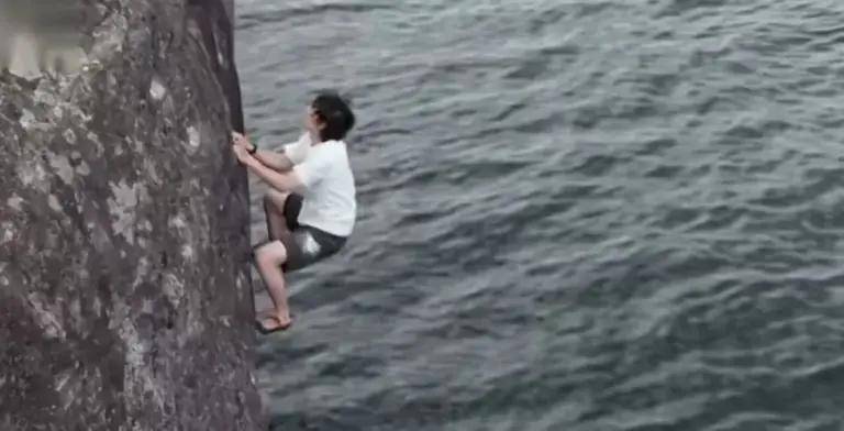 原创            王一博录综艺遇险！徒手攀岩无保护，手滑意外坠海