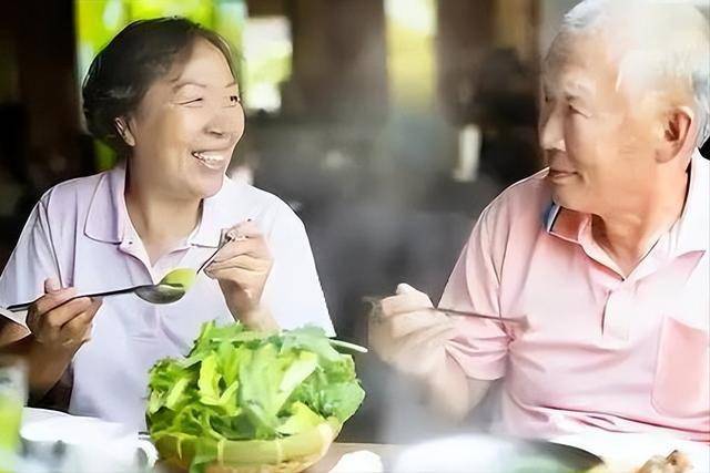 医生调查：大量吃菠菜的尿毒症患者，不出半年，身体或有4大变化