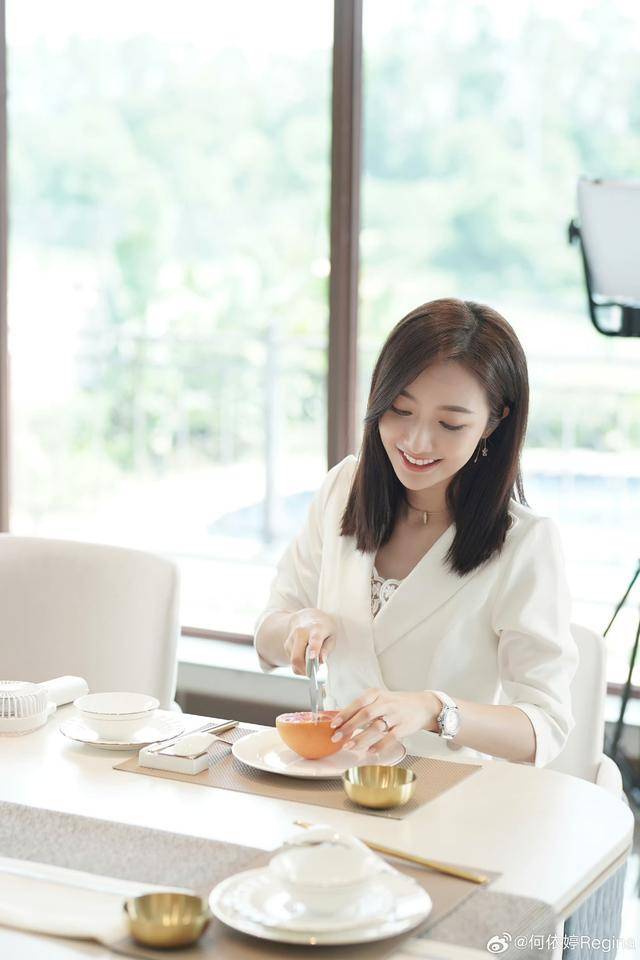 TVB力捧小花晒带娃日常！意外曝光豪宅内景，产后积极铺路复出