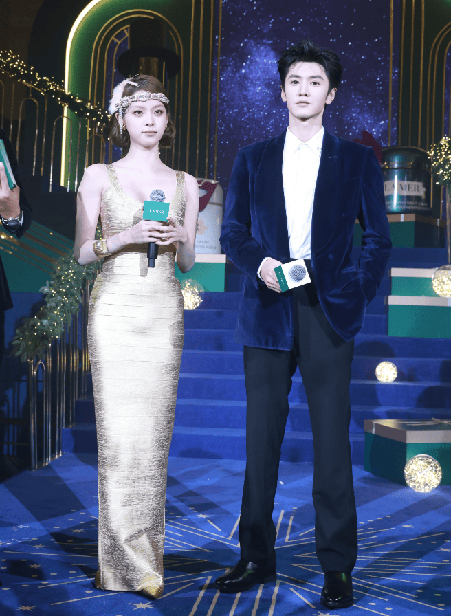 陈哲远造型时尚贵气欧阳娜娜精致灵动 同框参加假面舞会超吸睛